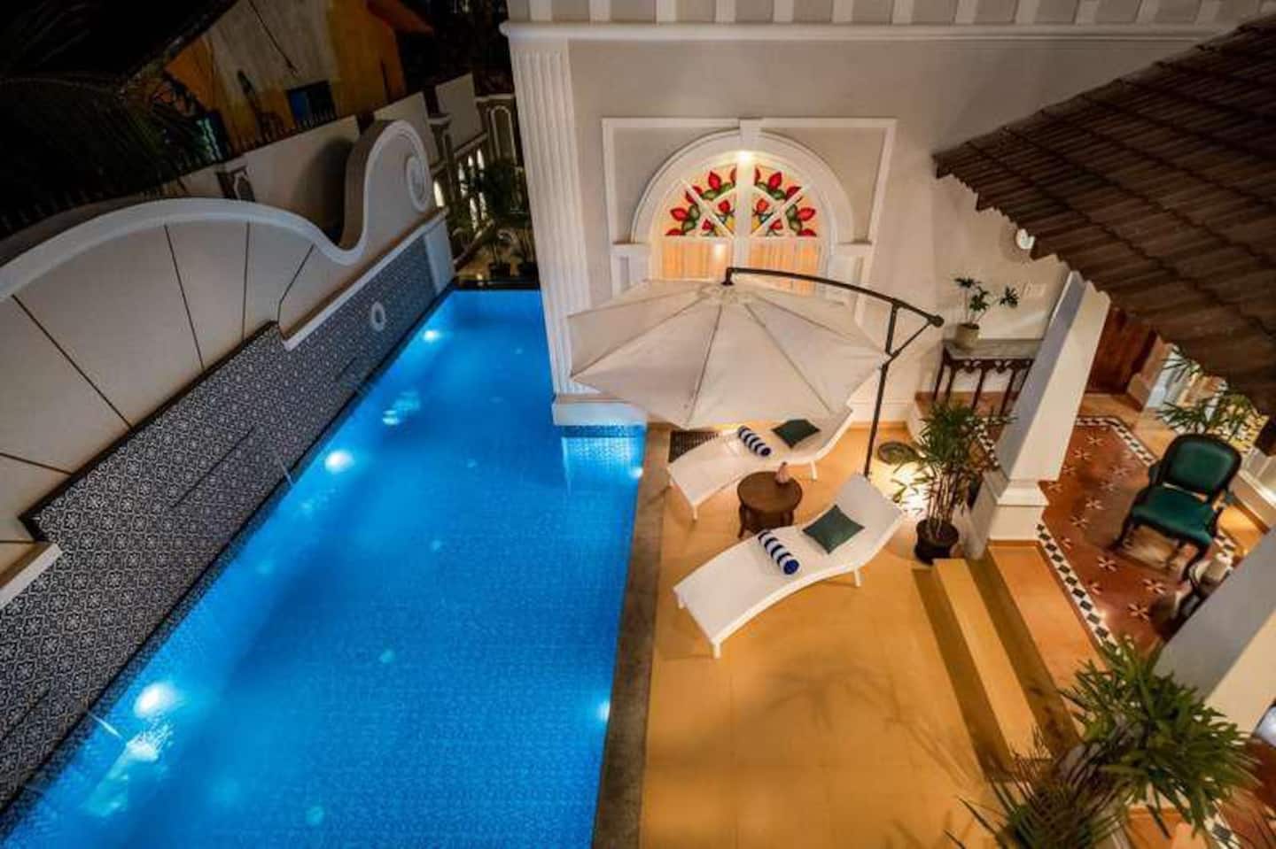 Casa Royale — 4